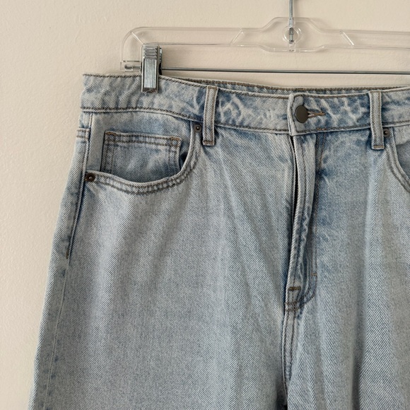 Altar'd State NWT Boyfriend Jeans Size 31 (12) Light Blue Denim Wash Distressed - Picture 6 of 10